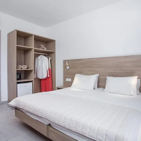 Stamos ファリラキ