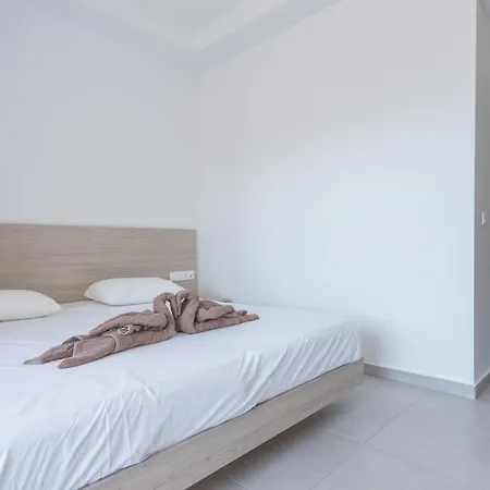 Stamos Hotell *